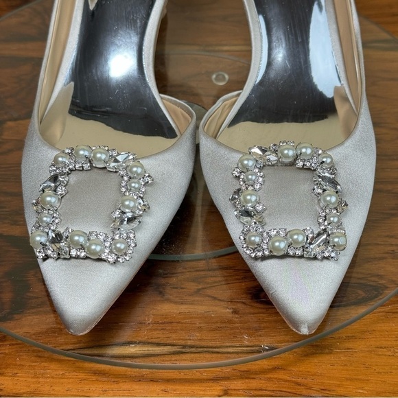 Badgley Mischka Fabia Kitten Heels - Picture 11 of 17